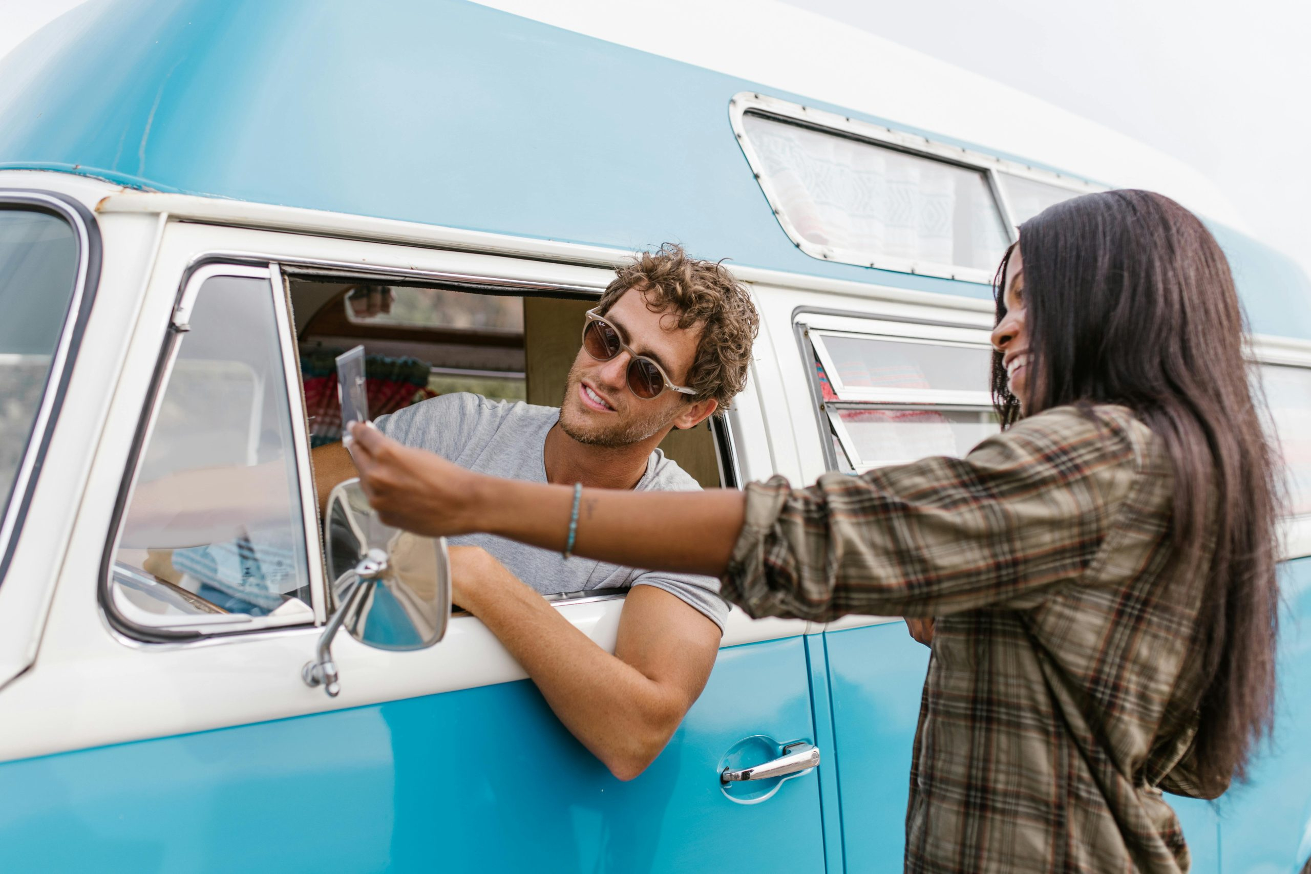 Simple Ways to Share Your Travel Experiences with Friends